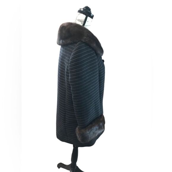 Vintage Forstmann Fur Coat Size Medium - Picture 10 of 11